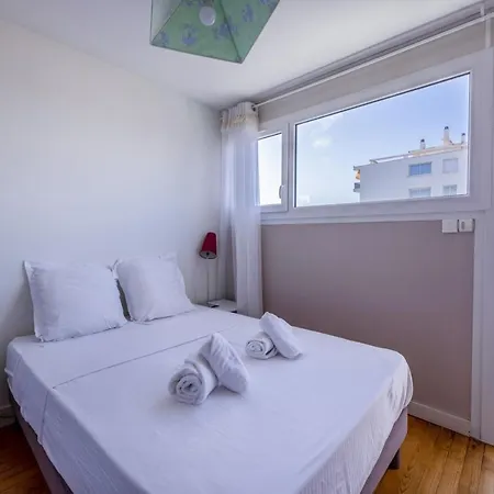 Bel Avec Place De Parking Et Balcon * La Rochelle (Charente-Maritime)
